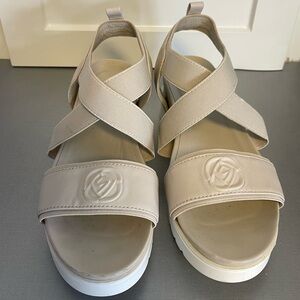 Taryn Rose Neutral Beige Women's Slip on Sandals Sz 7